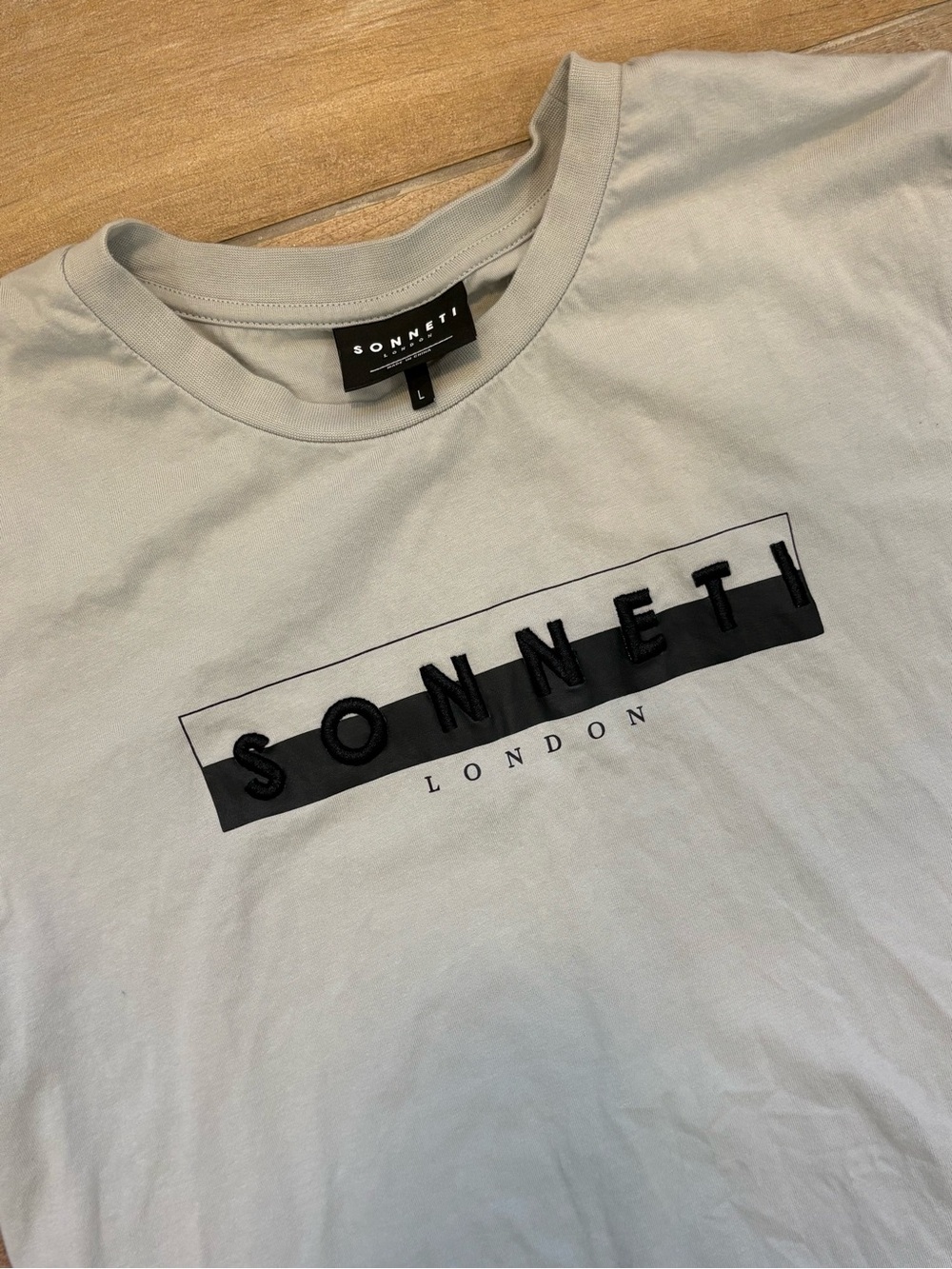 London Short Sleeve Logo T-Shirt in Light Gray